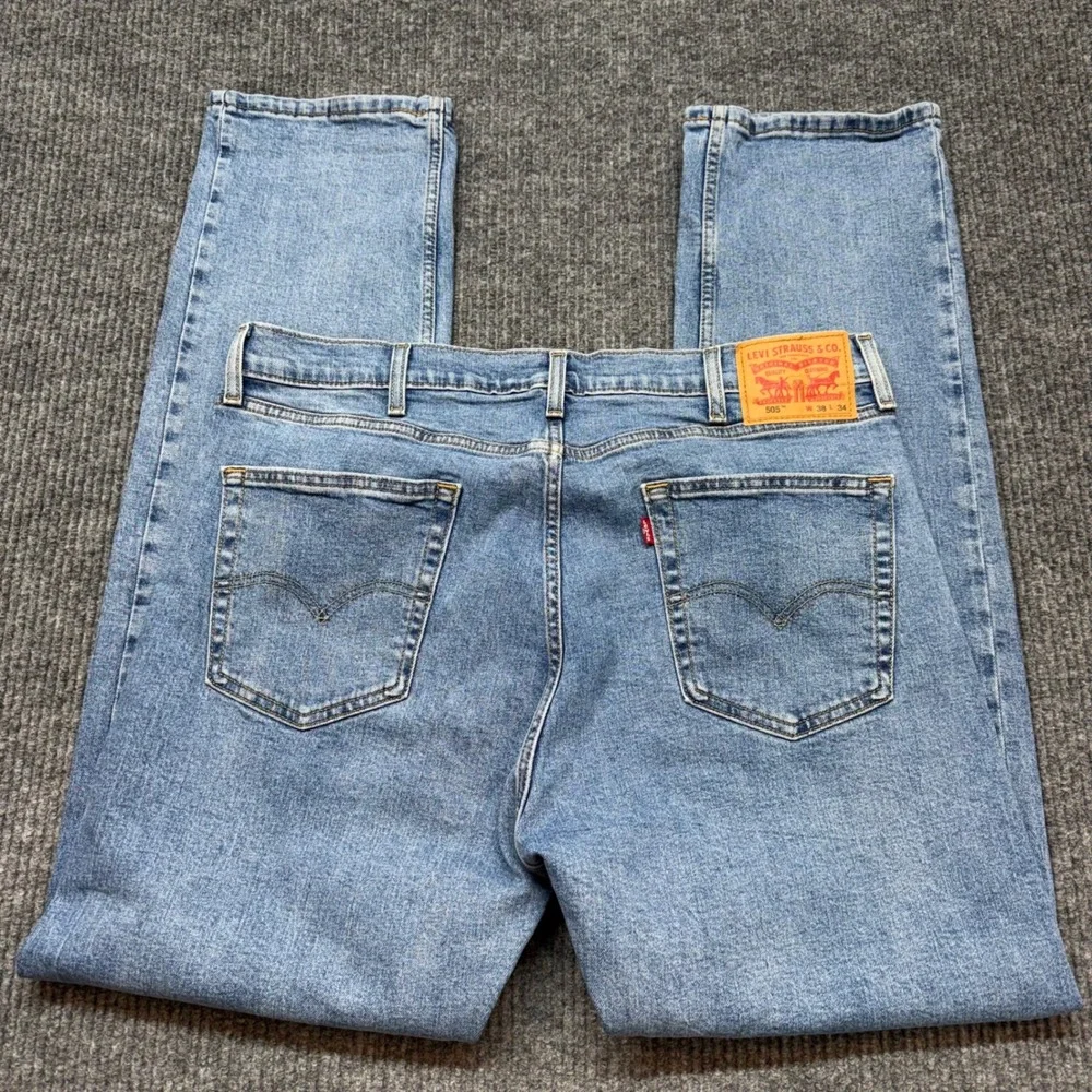 Levi's 505 38x34 Regular Fit Straight Leg‎ Jeans Medium Wash Classic Denim